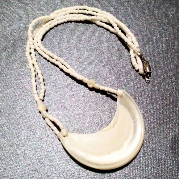 Vintage White Seed Bead and Mother of Pearl Shell Statement Necklace 20" - Picture 5 of 5